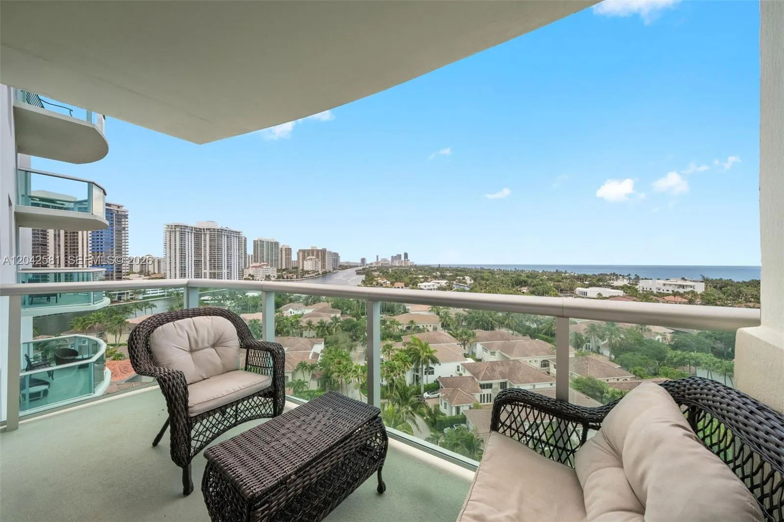 Foto de propiedad en 19380 Collins Avenue 1224, Sunny Isles Beach, FL 33160 Sunny Isles Beach con MLS# 