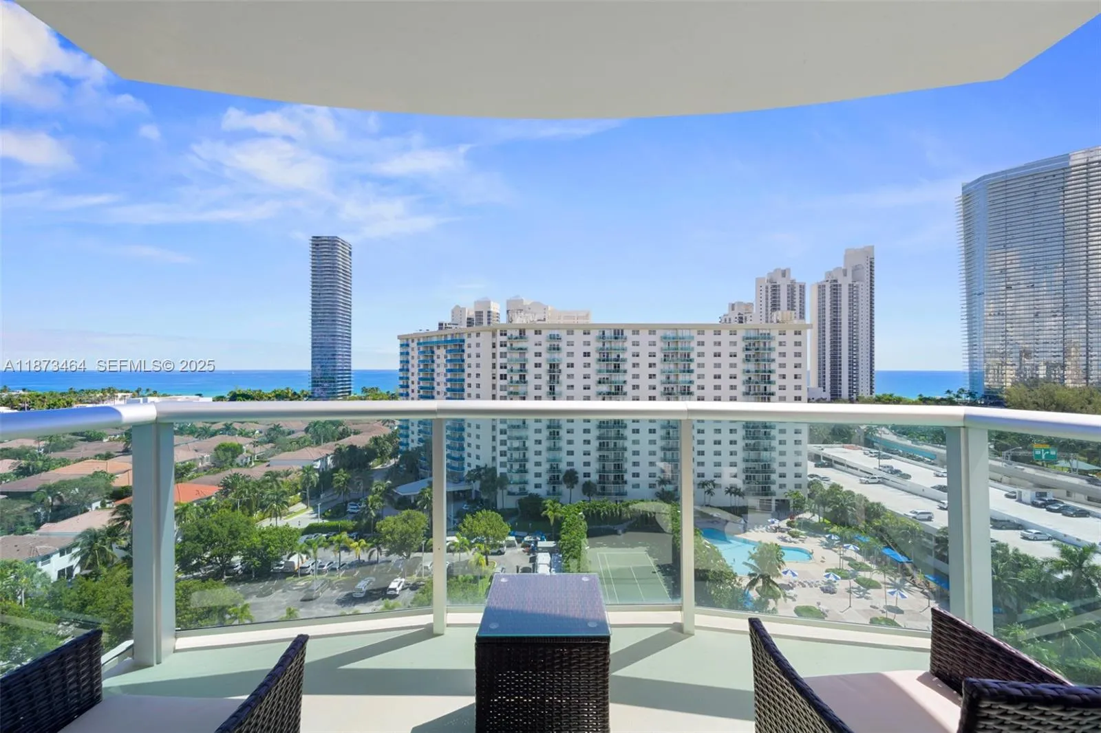 Foto de propiedad en 19380 Collins Avenue 1414, Sunny Isles Beach, FL 33160 Sunny Isles Beach con MLS# 
