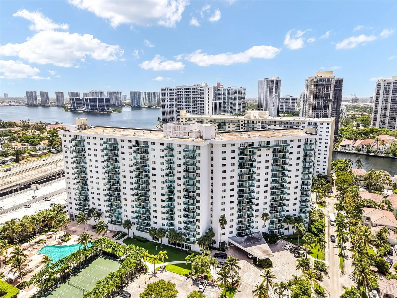 Foto de propiedad en 19380 Collins Avenue 1423, Sunny Isles Beach, FL 33160 Sunny Isles Beach con MLS#