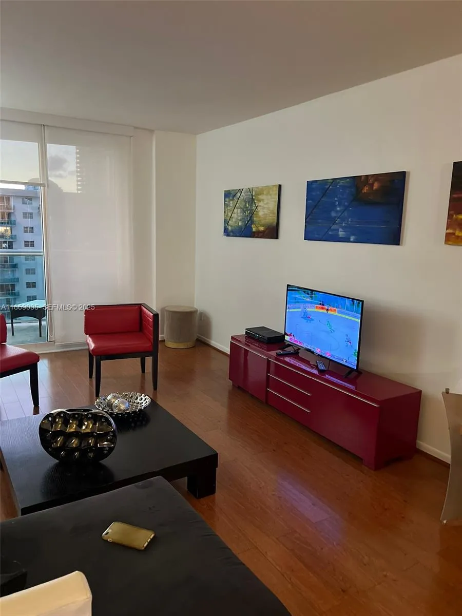 Foto de propiedad en 19380 Collins Avenue 1603, Sunny Isles Beach, FL 33160 Sunny Isles Beach con MLS# 