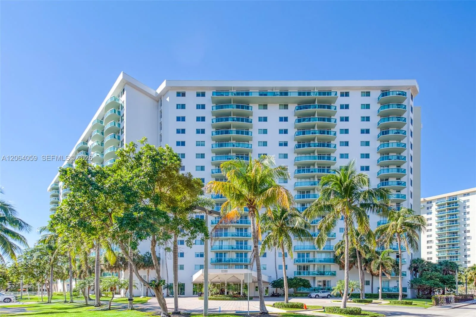 Foto de propiedad en 19380 Collins Avenue 406, Sunny Isles Beach, FL 33160 Sunny Isles Beach con MLS#