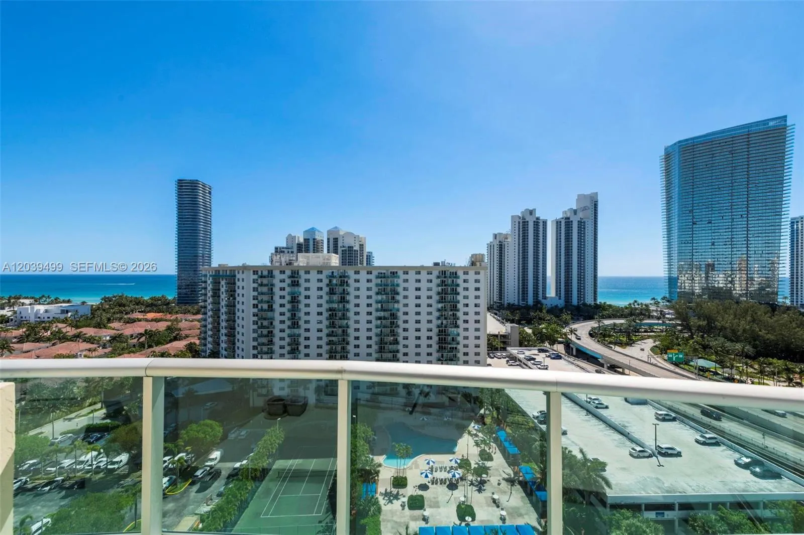 Foto de propiedad en 19380 Collins Avenue PH-6, Sunny Isles Beach, FL 33160 Sunny Isles Beach con MLS# 