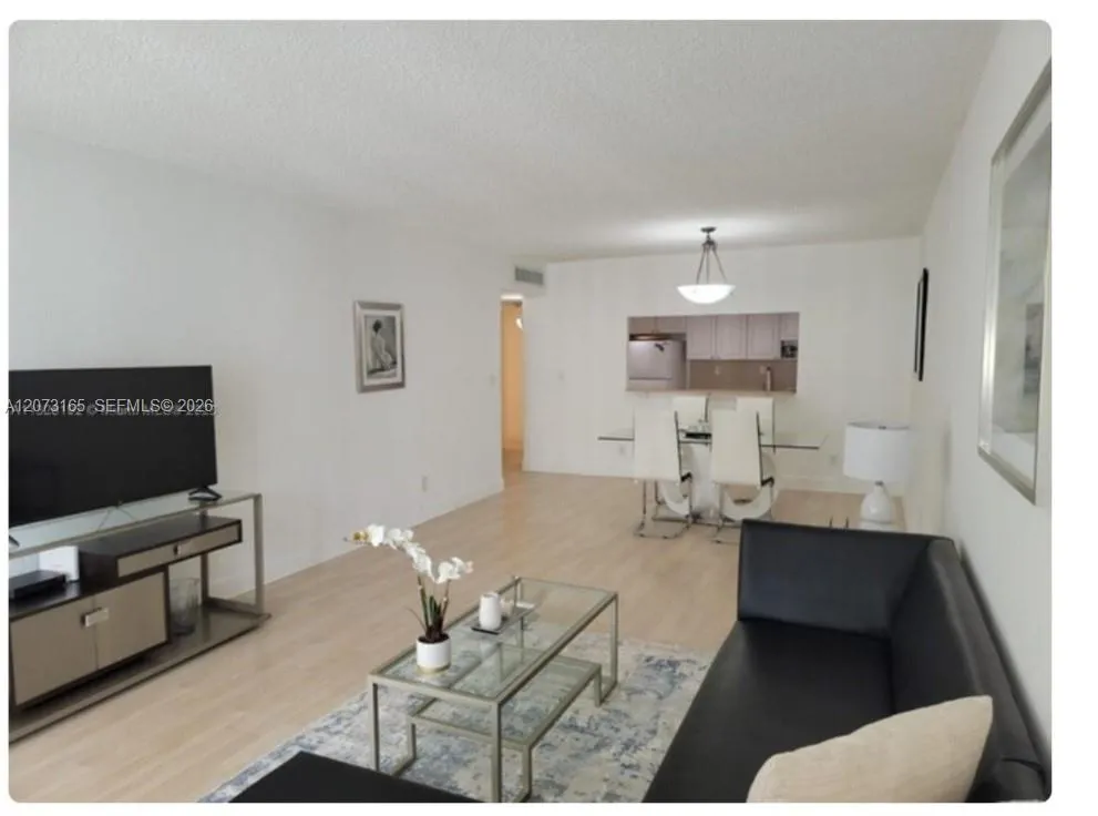Foto de propiedad en 19390 Collins Avenue 1004, Sunny Isles Beach, FL 33160 Sunny Isles Beach con MLS# 
