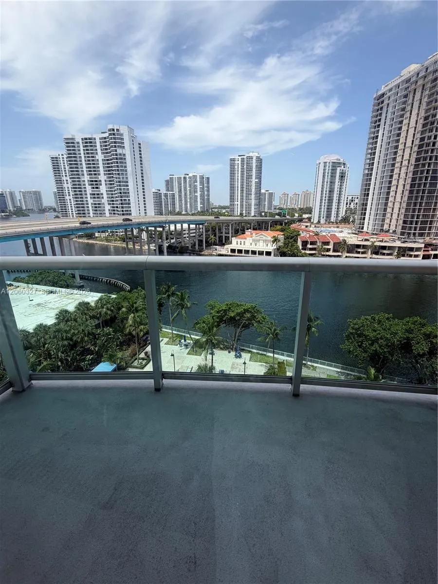 Foto de propiedad en 19390 Collins Avenue 1007, Sunny Isles Beach, FL 33160 Sunny Isles Beach con MLS# 
