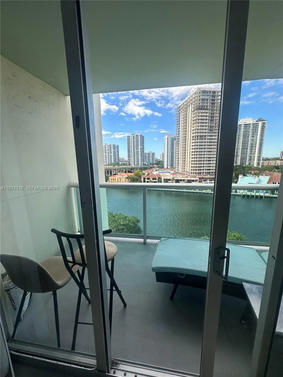Foto de propiedad en 19390 Collins Avenue 1019, Sunny Isles Beach, FL 33160 Sunny Isles Beach con MLS# 