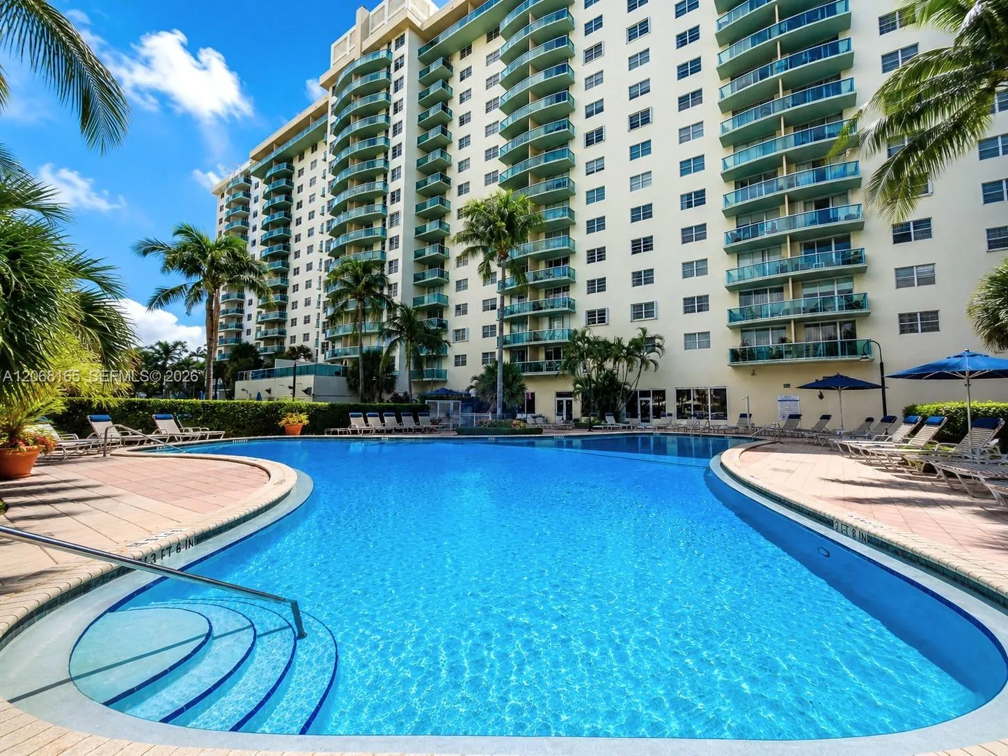 Foto de propiedad en 19390 Collins Avenue 1210, Sunny Isles Beach, FL 33160 Sunny Isles Beach con MLS# 