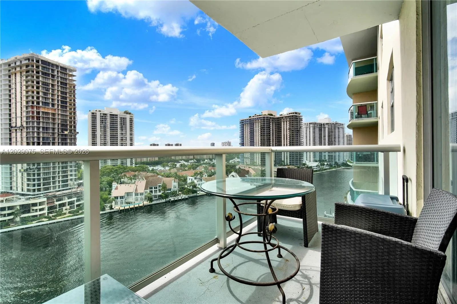 Foto de propiedad en 19390 Collins Avenue 1419, Sunny Isles Beach, FL 33160 Sunny Isles Beach con MLS# 