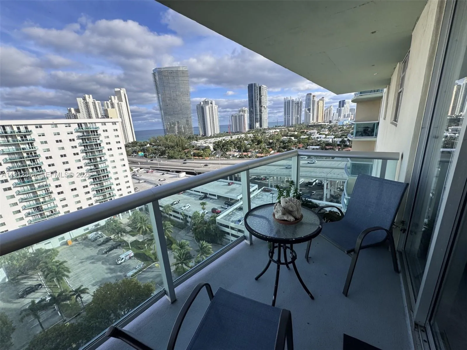 Foto de propiedad en 19390 Collins Avenue 1608, Sunny Isles Beach, FL 33160 Sunny Isles Beach con MLS# 