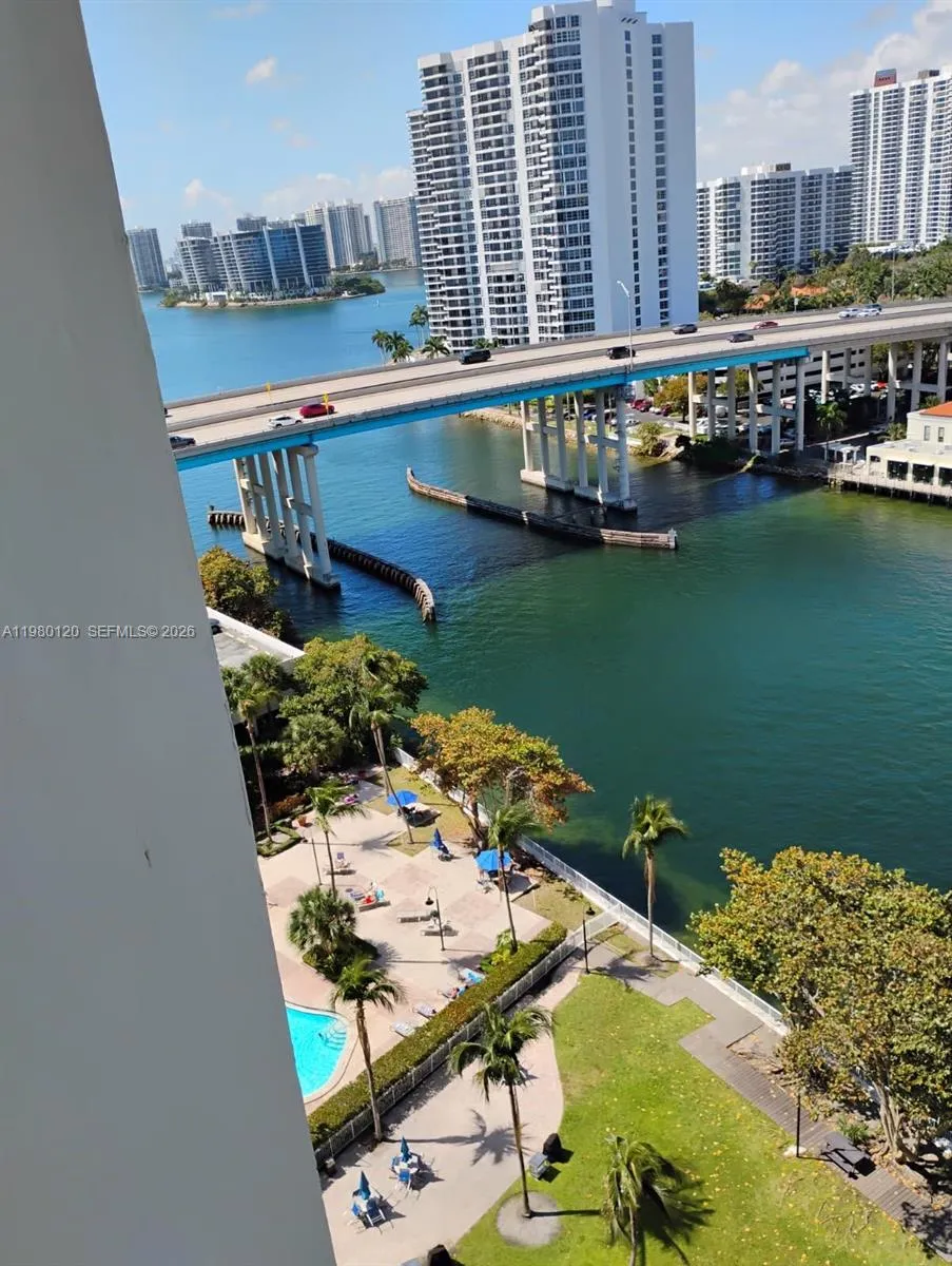 Foto de propiedad en 19390 Collins Avenue 1619, Sunny Isles Beach, FL 33160 Sunny Isles Beach con MLS# 