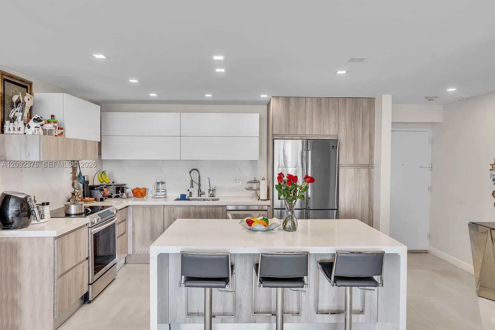 En Venta 19390 Collins Avenue 421, Sunny Isles Beach, FL 33160, Sunny Isles Beach, FL 33160