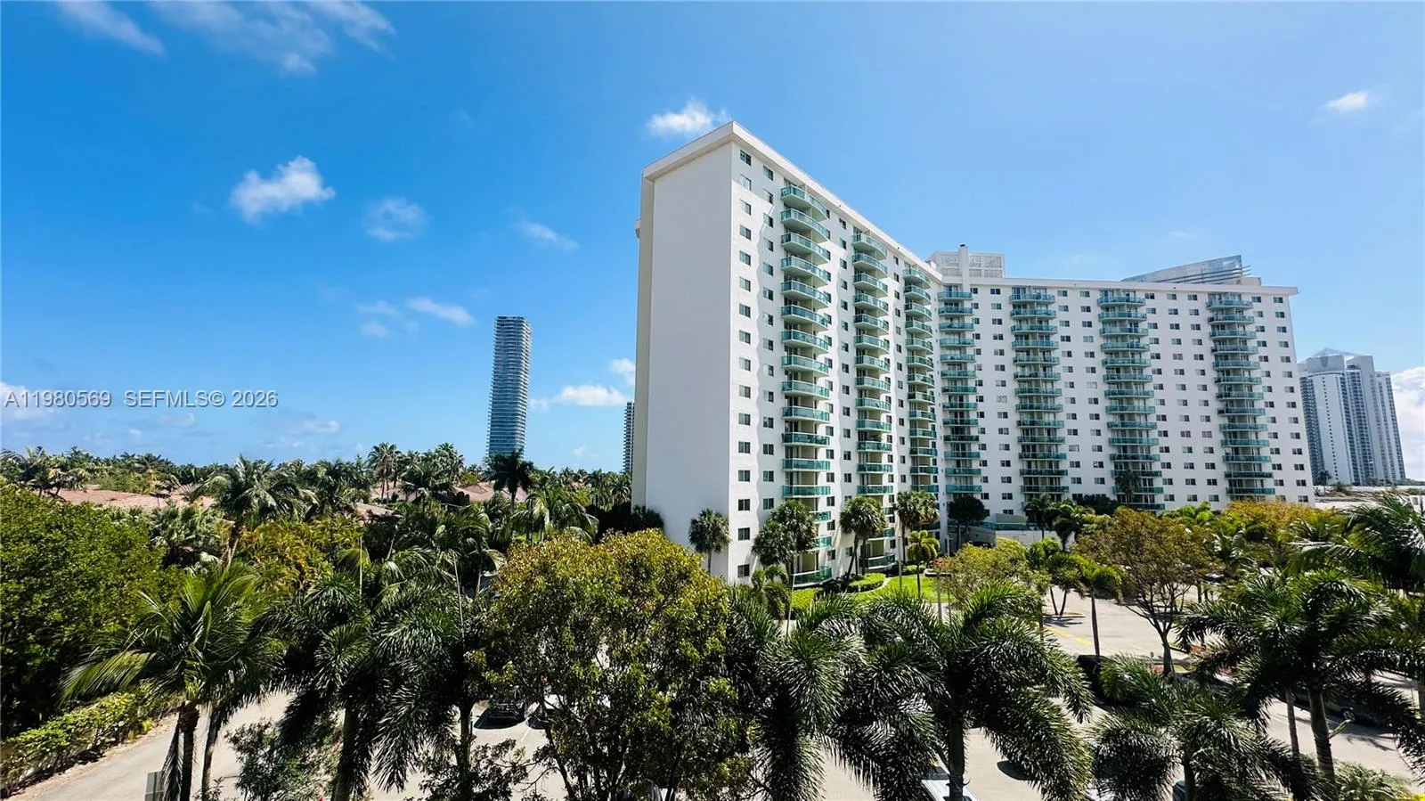 Foto de propiedad en 19390 Collins Avenue 424, Sunny Isles Beach, FL 33160 Sunny Isles Beach con MLS# 