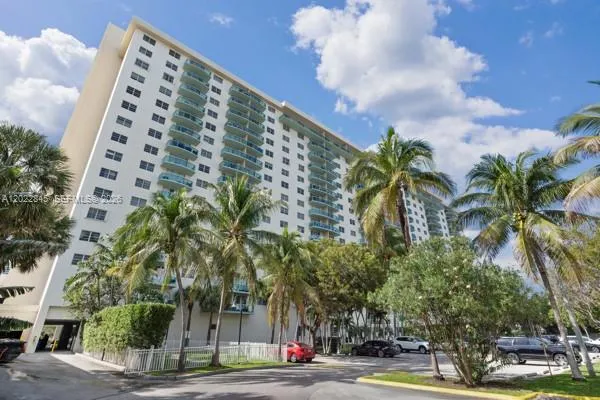 Foto de propiedad en 19390 Collins Avenue 817, Sunny Isles Beach, FL 33160 Sunny Isles Beach con MLS# 