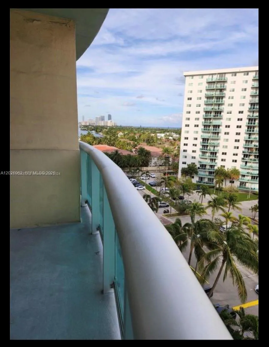 Foto de propiedad en 19390 Collins Avenue 904, Sunny Isles Beach, FL 33160 Sunny Isles Beach con MLS# 