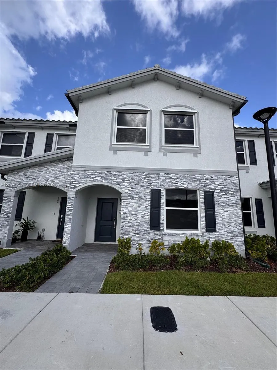 Foto de propiedad en 194 SE 10th Court, Florida City, FL 33034 Florida City con MLS# 
