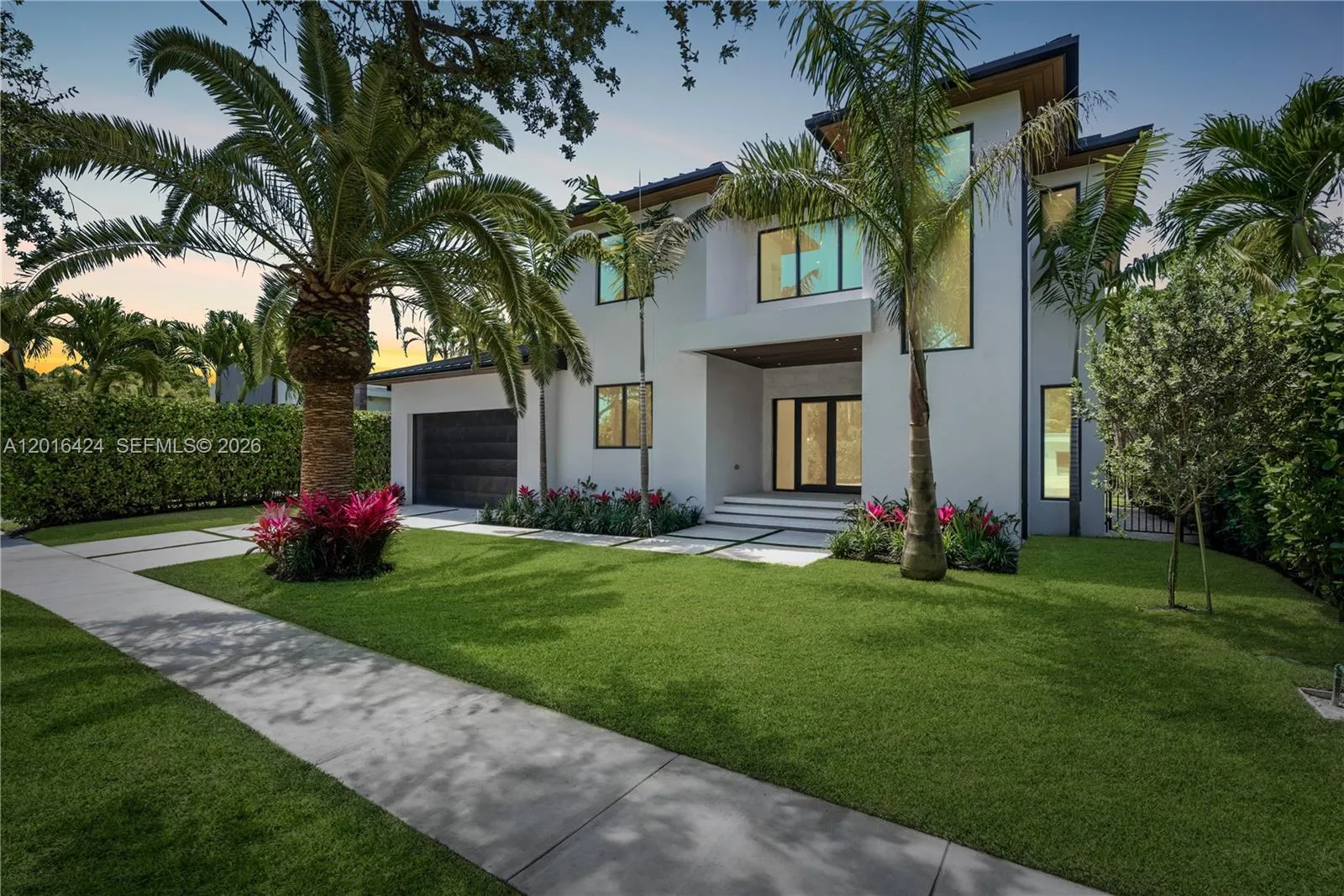 Foto de propiedad en 1940 Alamanda Drive, North Miami, FL 33181 North Miami con MLS# 