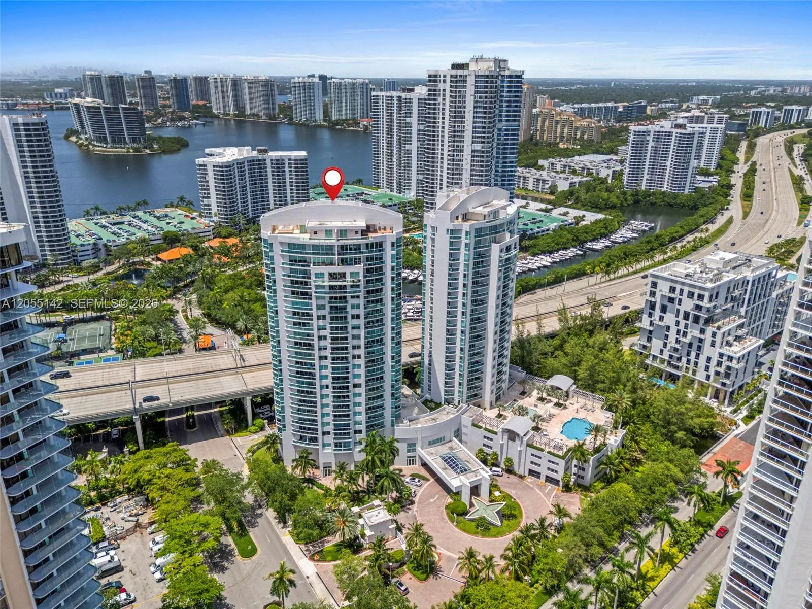 Foto de propiedad en 19400 Turnberry Way 1911, Aventura, FL 33180 Aventura con MLS# 