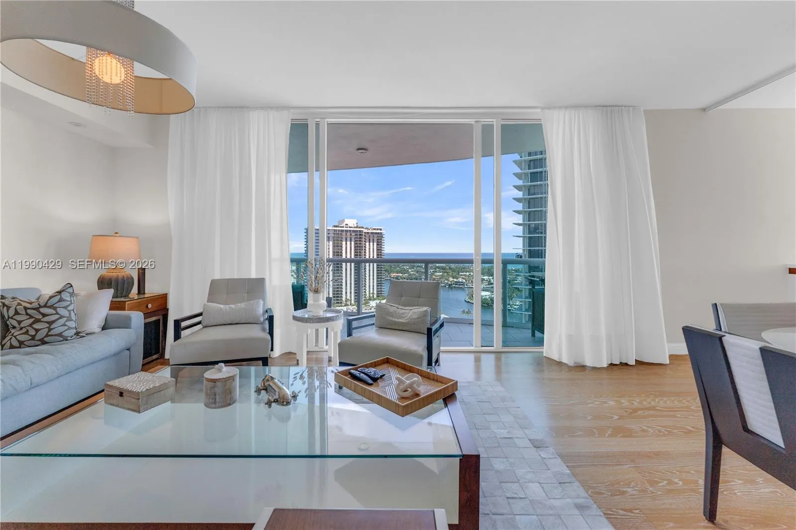 Foto de propiedad en 19400 Turnberry Way 2011, Aventura, FL 33180 Aventura con MLS# 
