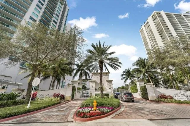 Foto de propiedad en 19400 Turnberry Way 321, Aventura, FL 33180 Aventura con MLS# 