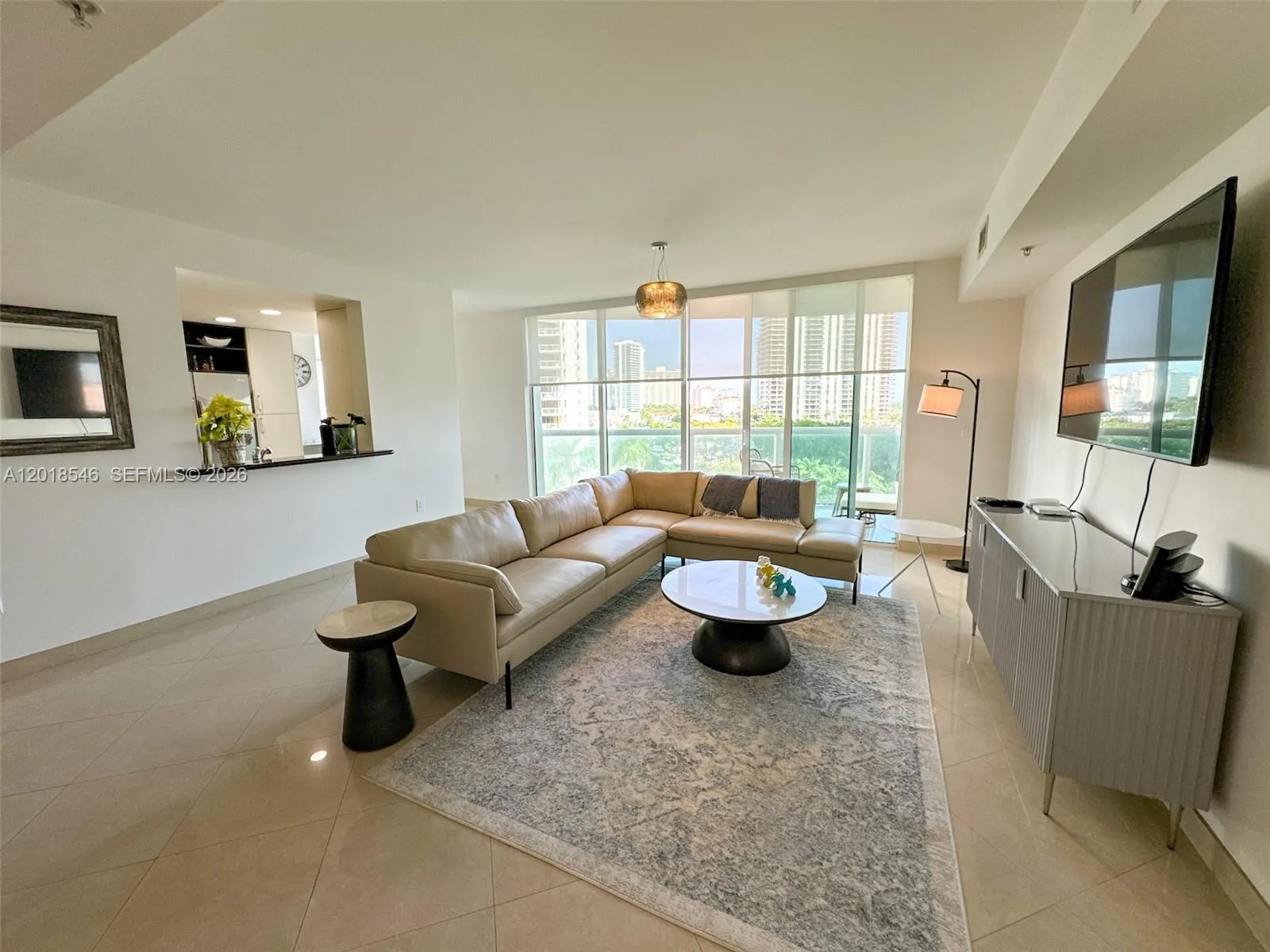 Foto de propiedad en 19400 Turnberry Way 531, Aventura, FL 33180 Aventura con MLS# 