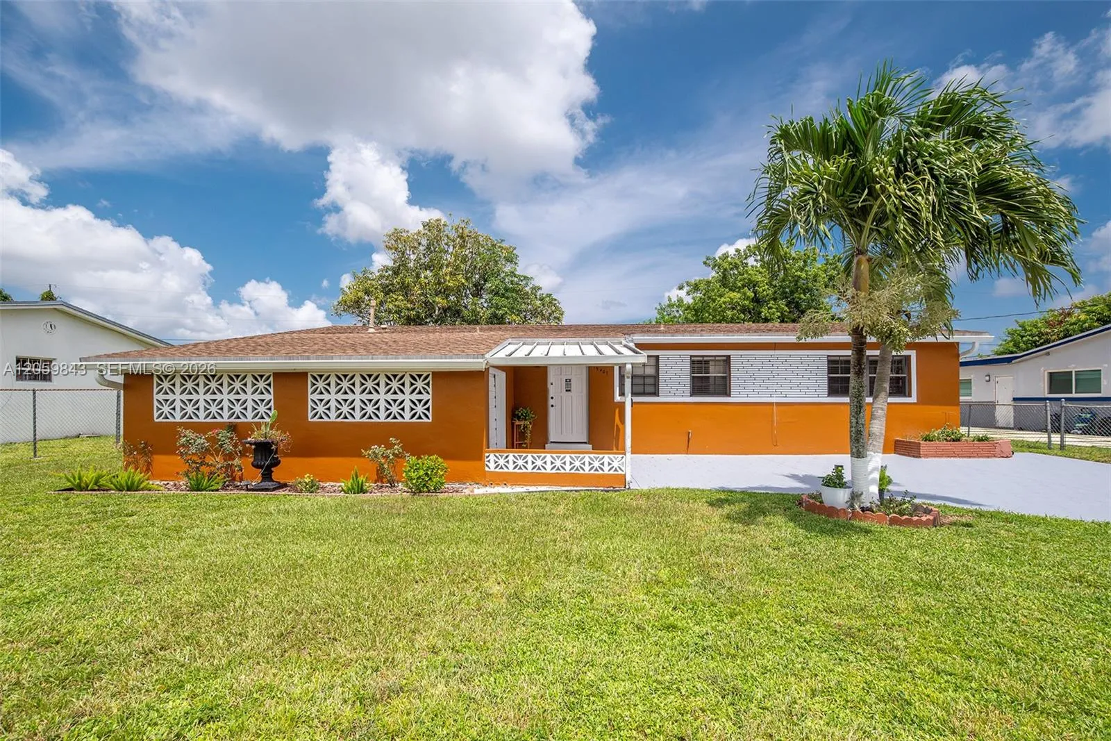 Foto de propiedad en 19401 NW 23rd Avenue, Miami Gardens, FL 33056 Miami Gardens con MLS# 