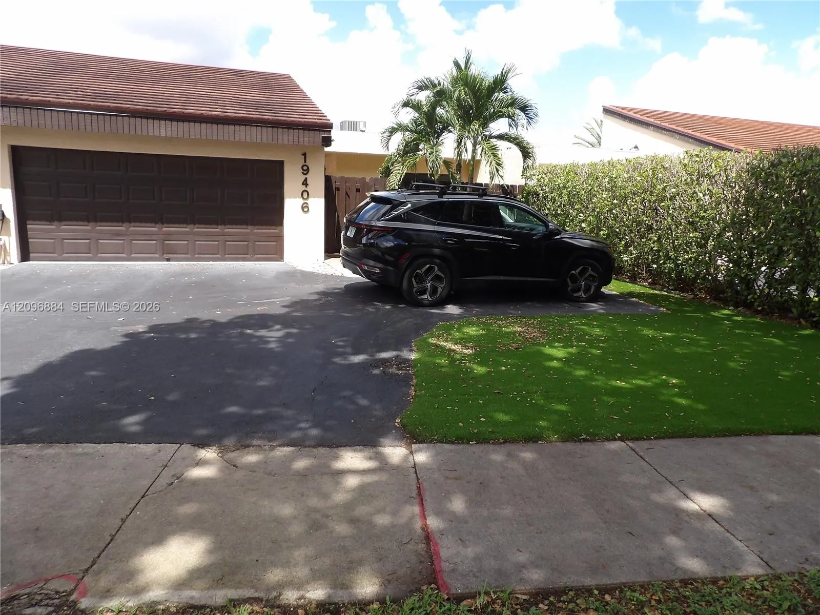 En Venta 19406 E Lake Drive, Hialeah, FL 33015, Hialeah, FL 33015