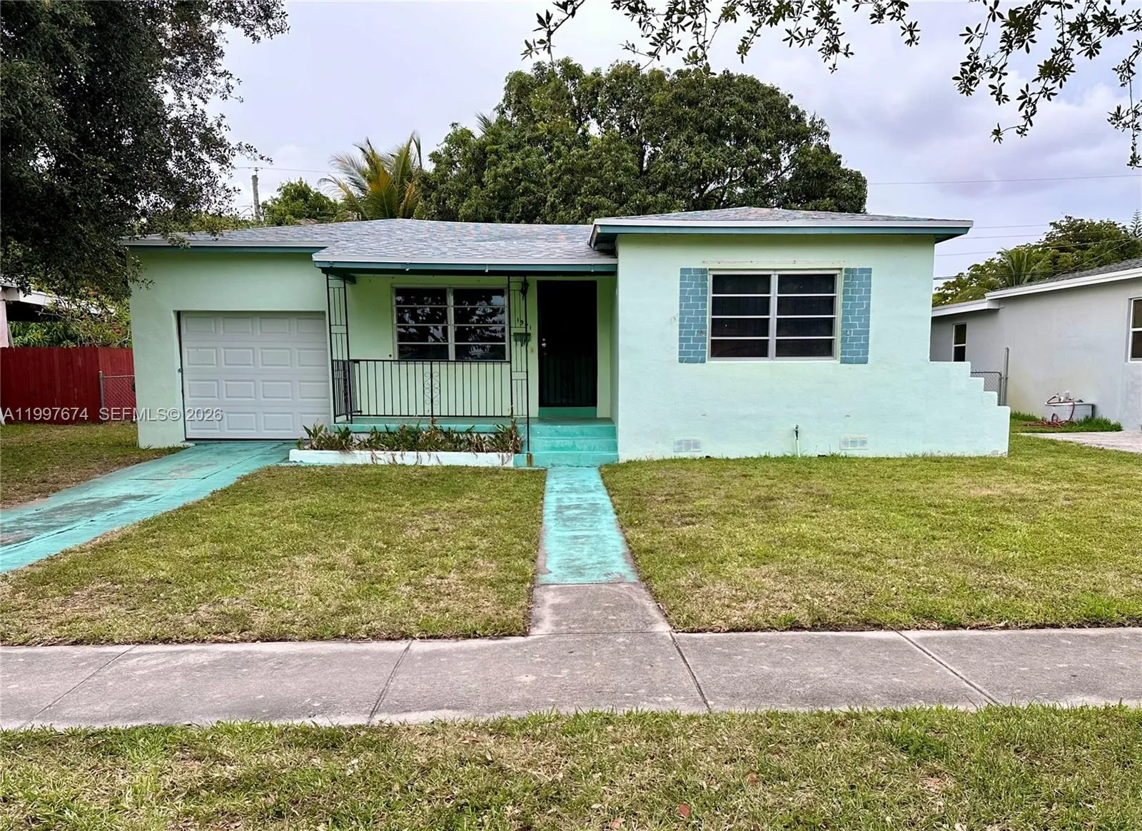 Foto de propiedad en 1941 NE 157th Terrace, North Miami Beach, FL 33162 North Miami Beach con MLS# 