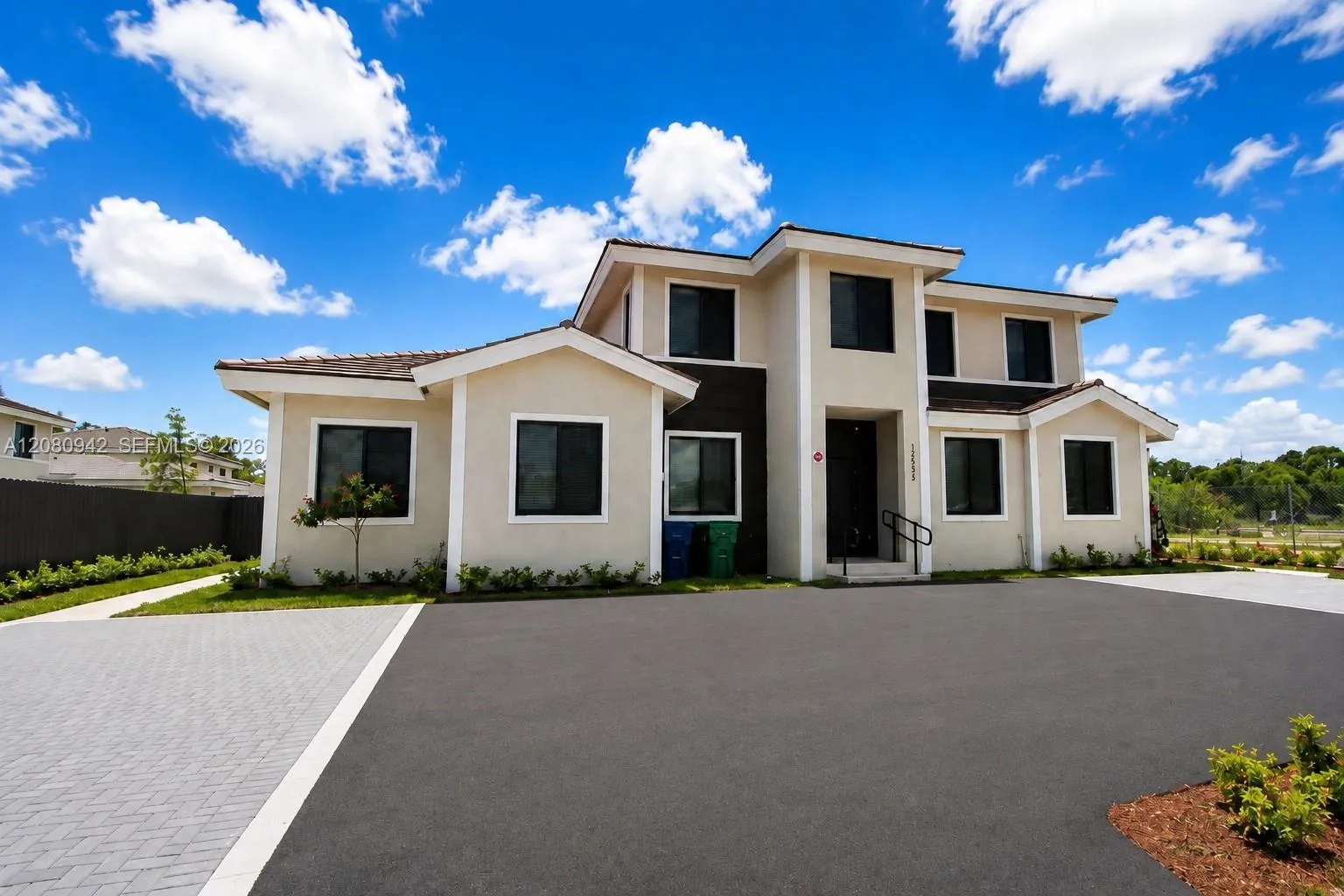 Foto de propiedad en 19440 SW 125th Avenue A, Miami, FL 33177 Miami con MLS# 