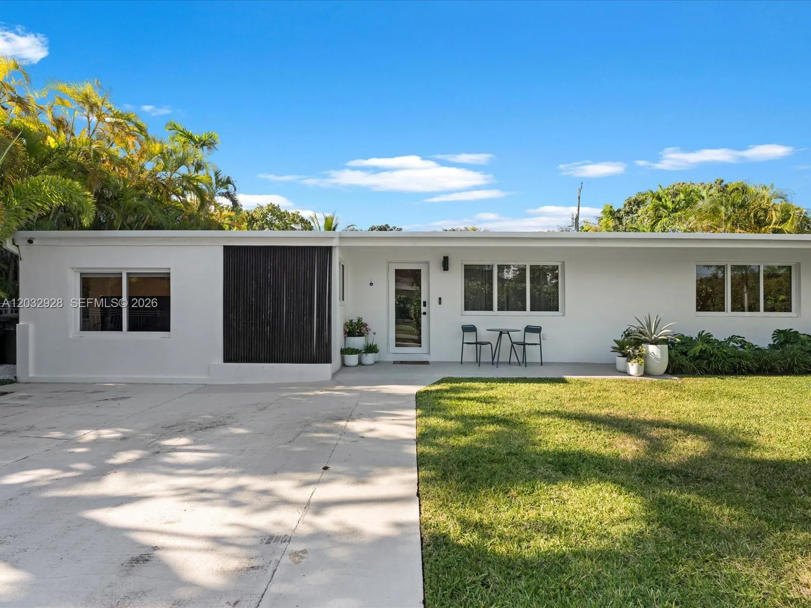 Foto de propiedad en 1945 Alamanda Drive, North Miami, FL 33181 North Miami con MLS# 