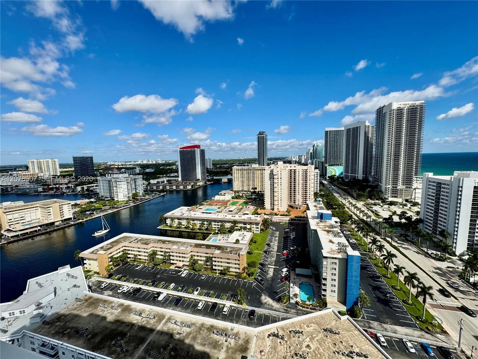 Foto de propiedad en 1945 S Ocean Drive 2311, Hallandale Beach, FL 33009 Hallandale Beach con MLS# 