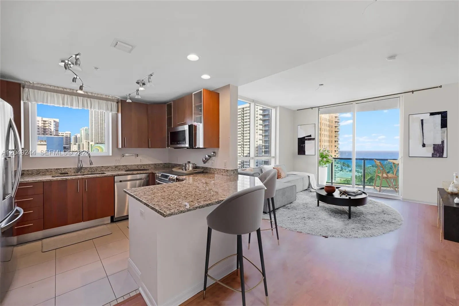 Foto de propiedad en 1945 S Ocean Drive 714, Hallandale Beach, FL 33009 Hallandale Beach con MLS# 