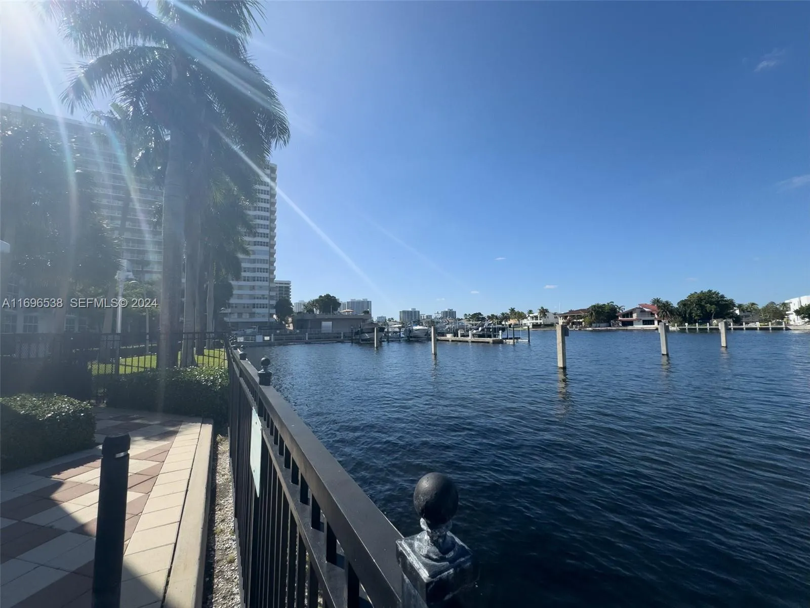 Foto de propiedad en 1945 S Ocean Drive M5, Hallandale Beach, FL 33009 Hallandale Beach con MLS# 