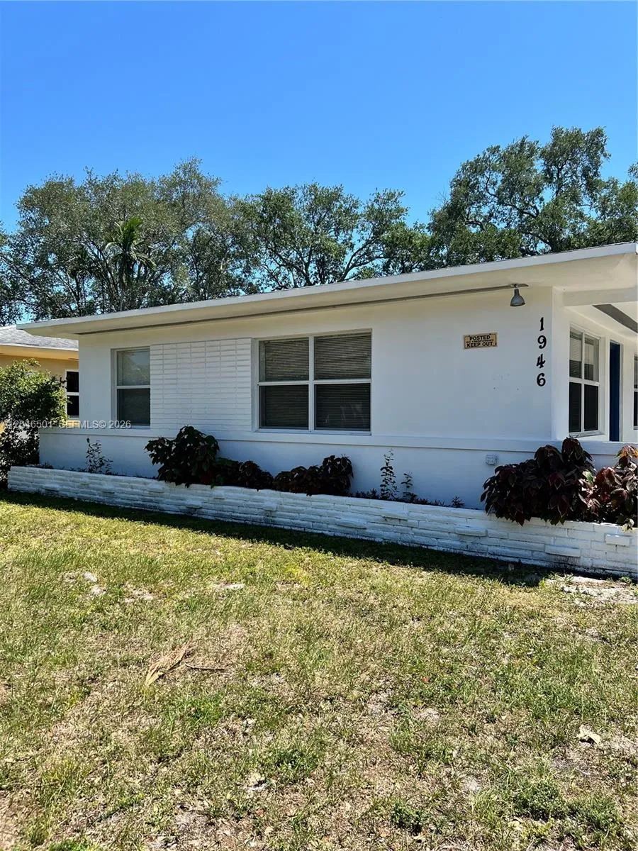 Foto de propiedad en 1946 NE 167th Street 1, North Miami Beach, FL 33162 North Miami Beach con MLS# 