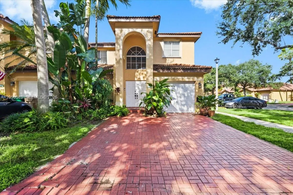 Foto de propiedad en 195 Sable Palm Way, Davie, FL 33325 Davie con MLS# 