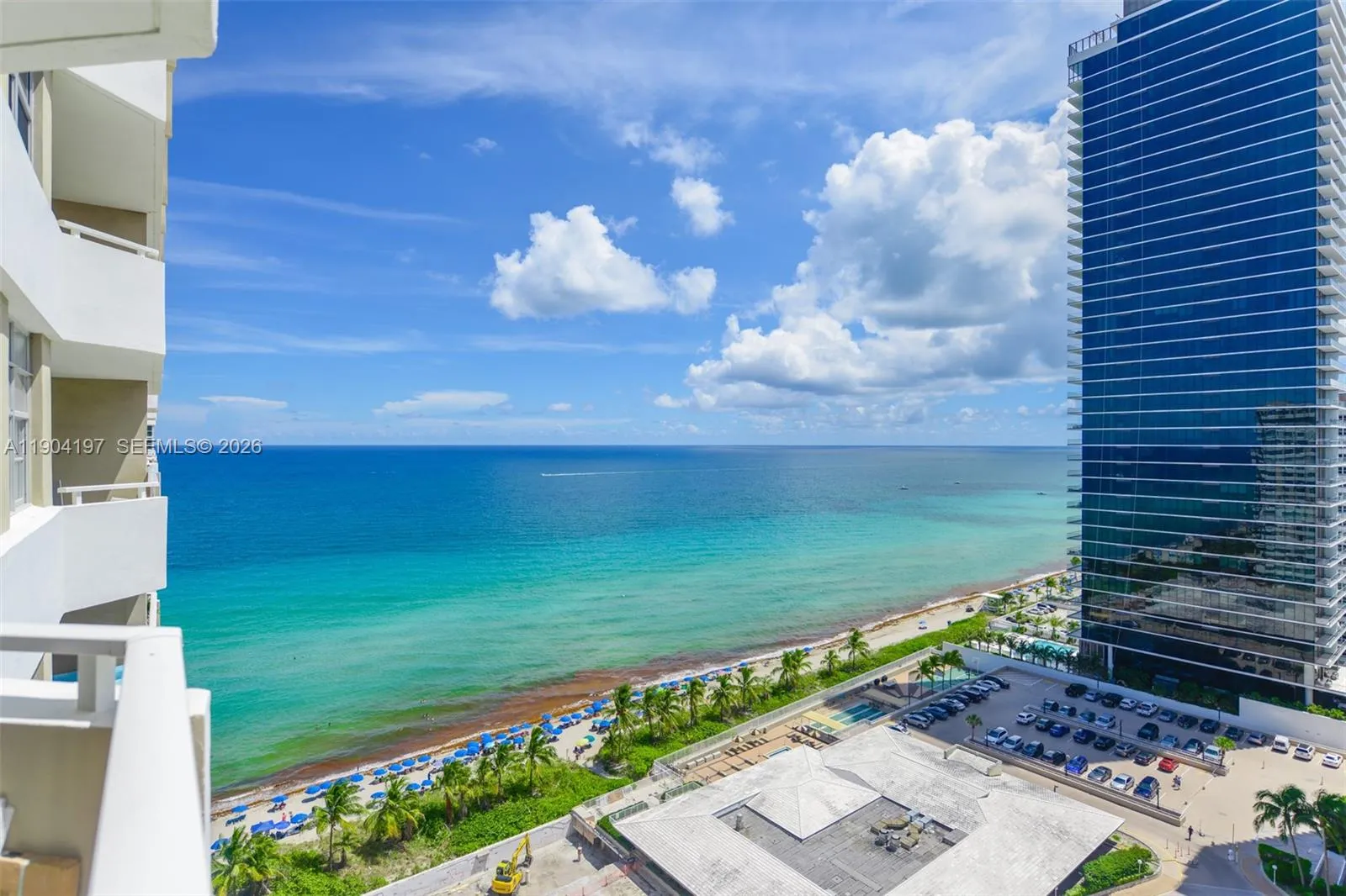 Foto de propiedad en 1950 S Ocean Drive 19A, Hallandale Beach, FL 33009 Hallandale Beach con MLS# 