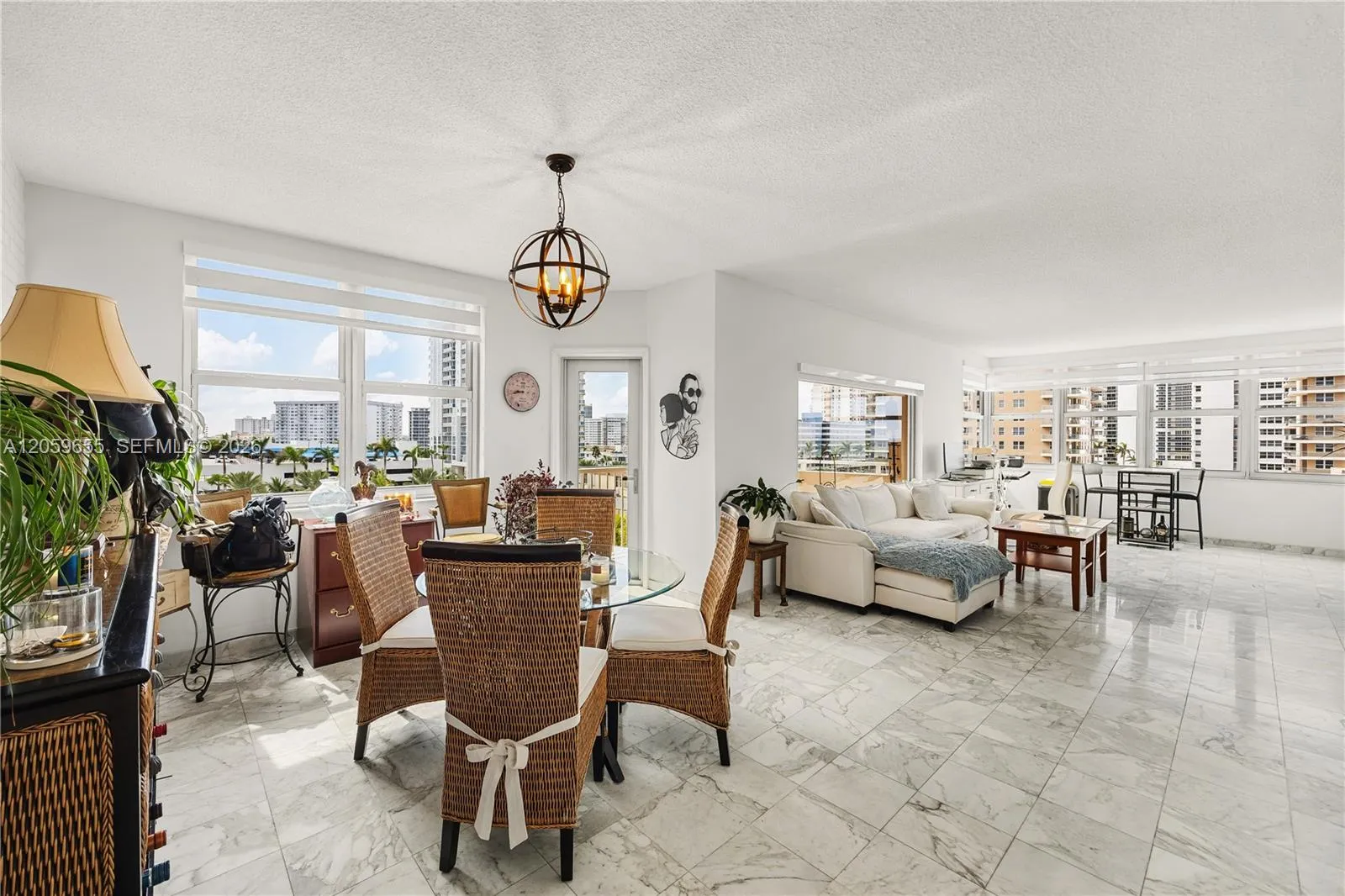 Foto de propiedad en 1950 S Ocean Drive 5F, Hallandale Beach, FL 33009 Hallandale Beach con MLS# 