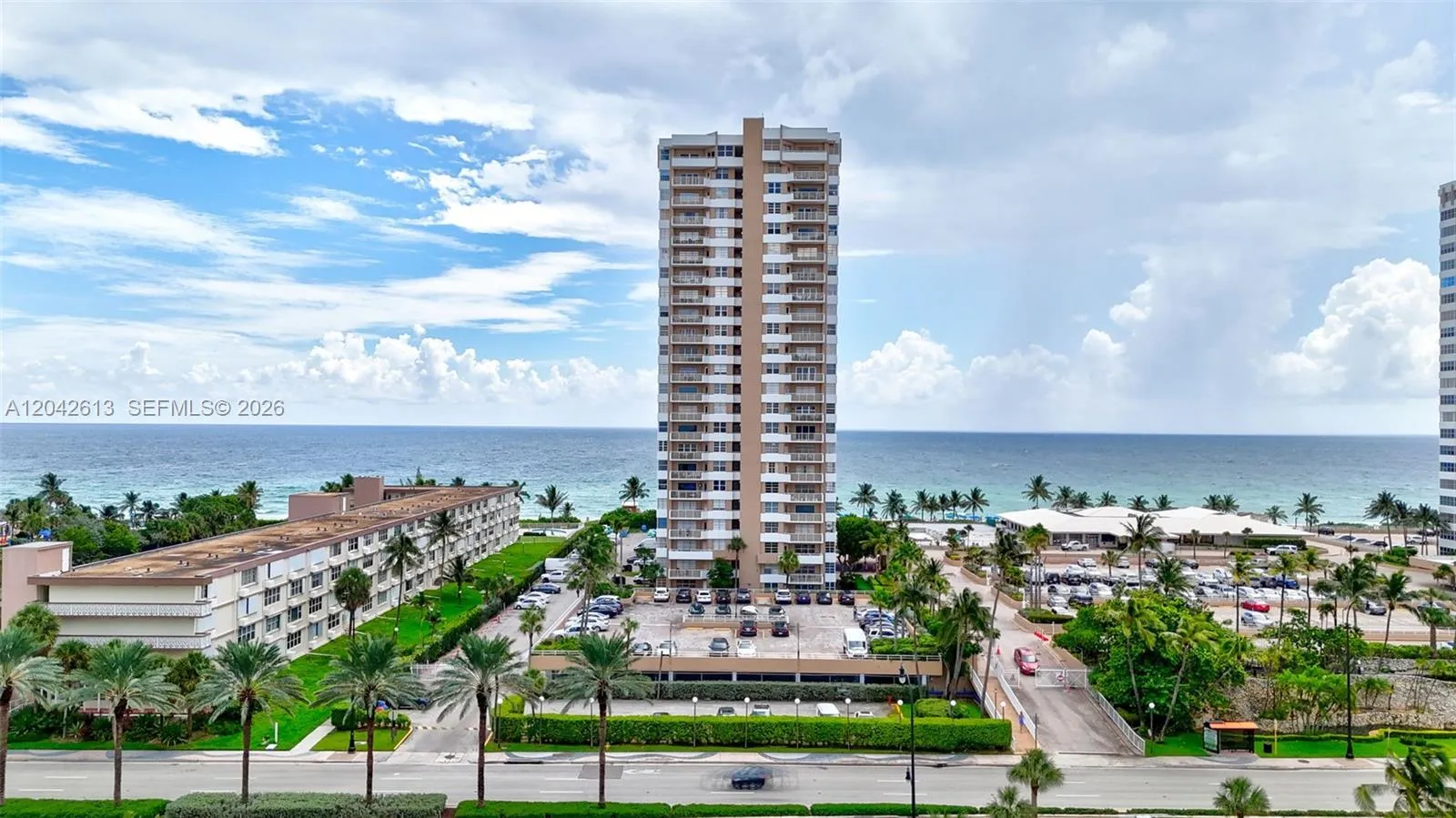 Foto de propiedad en 1950 S Ocean Drive 6B, Hallandale Beach, FL 33009 Hallandale Beach con MLS# 