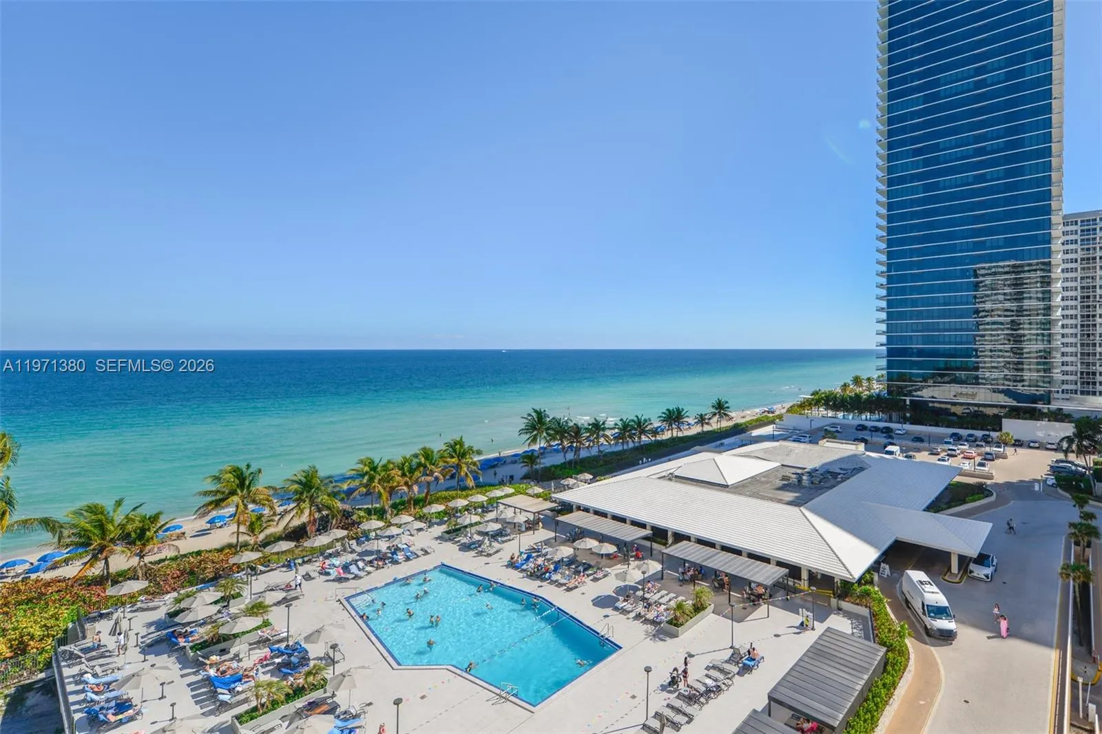 Foto de propiedad en 1950 S Ocean Drive 8J, Hallandale Beach, FL 33009 Hallandale Beach con MLS# 