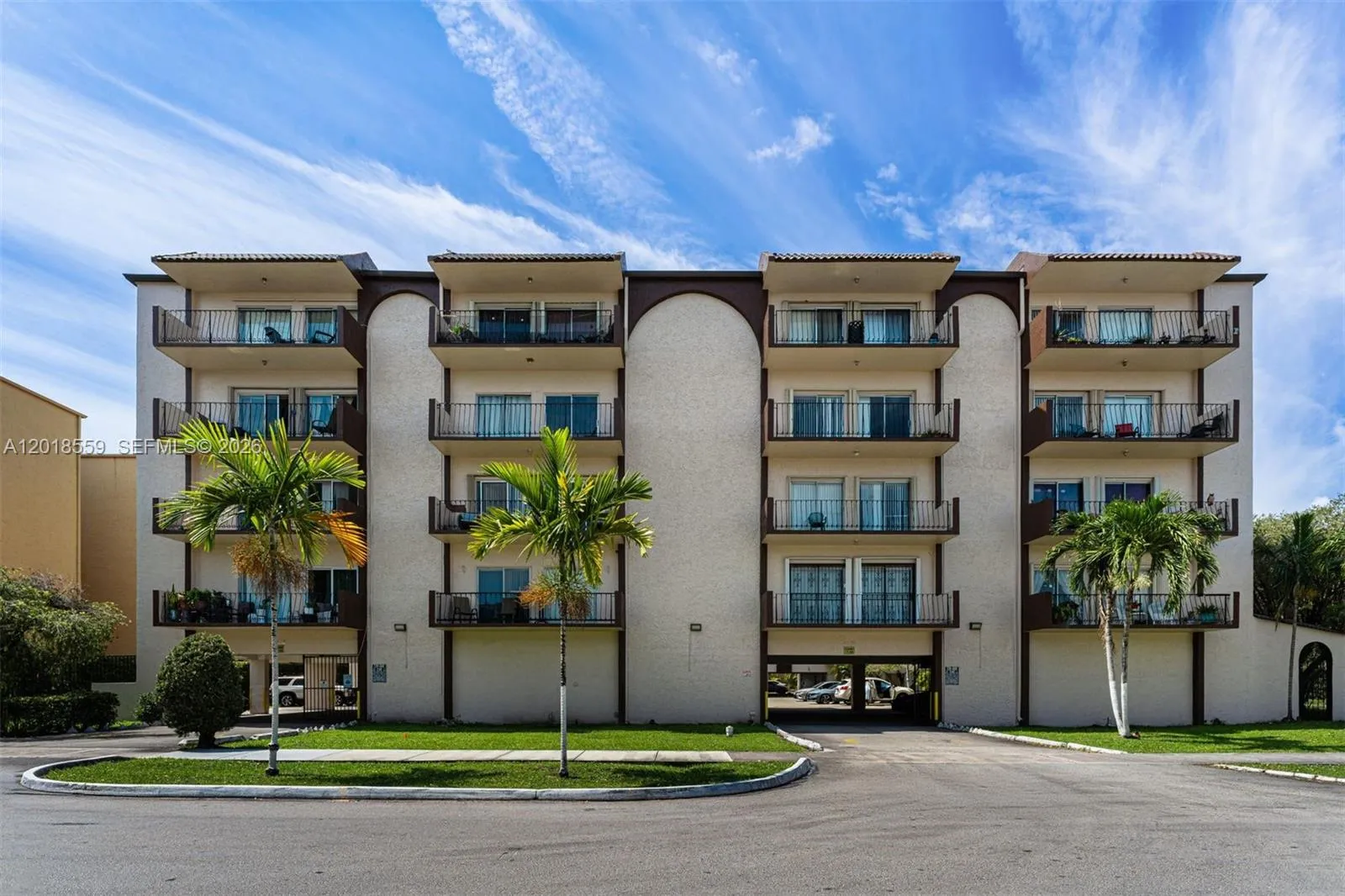 Foto de propiedad en 1950 W 54th Street 406, Hialeah, FL 33012 Hialeah con MLS# 