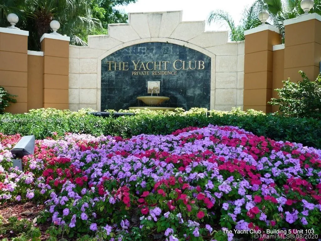 Foto de propiedad en 19501 E Country Club Drive 104, Aventura, FL 33180 Aventura con MLS#
