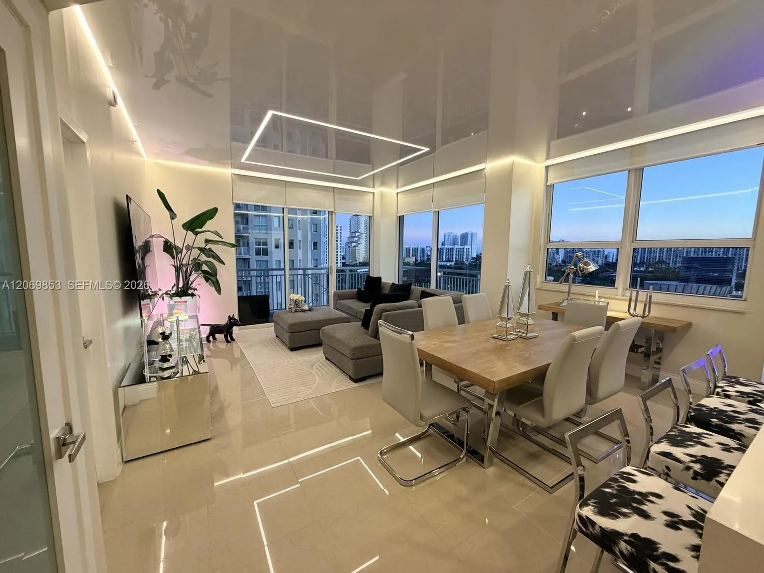 Foto de propiedad en 19501 W Country Club Drive 1004, Aventura, FL 33180 Aventura con MLS# 