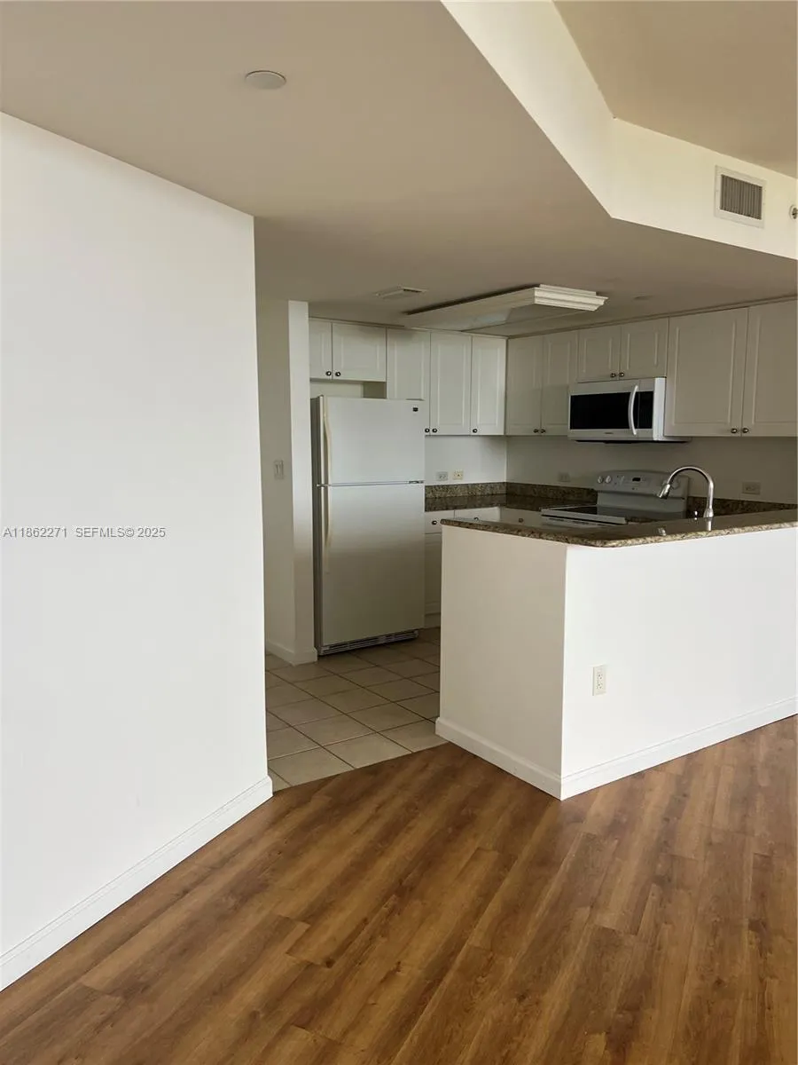 Foto de propiedad en 19501 W Country Club Drive 1411, Aventura, FL 33180 Aventura con MLS# 