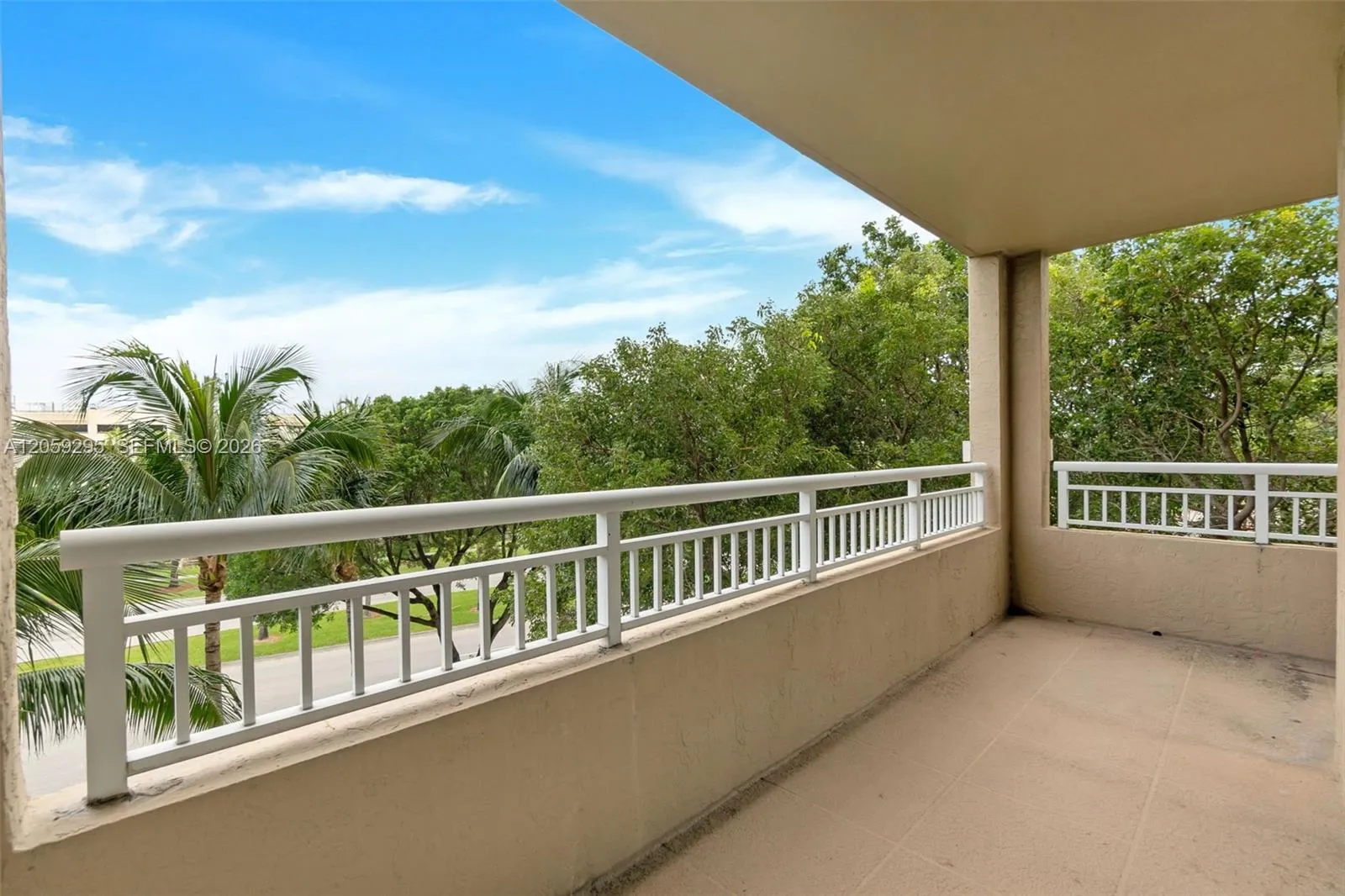 Foto de propiedad en 19501 W Country Club Drive 309, Aventura, FL 33180 Aventura con MLS#