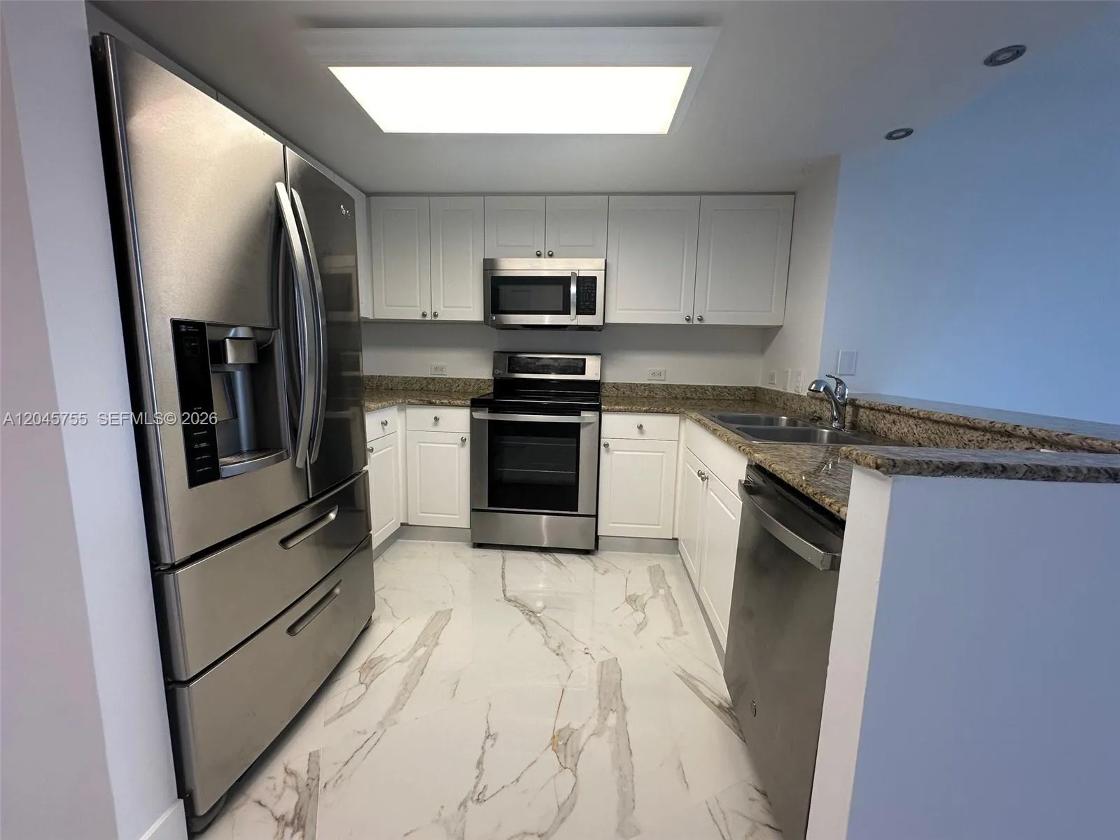 Foto de propiedad en 19501 W Country Club Drive 406, Aventura, FL 33180 Aventura con MLS#