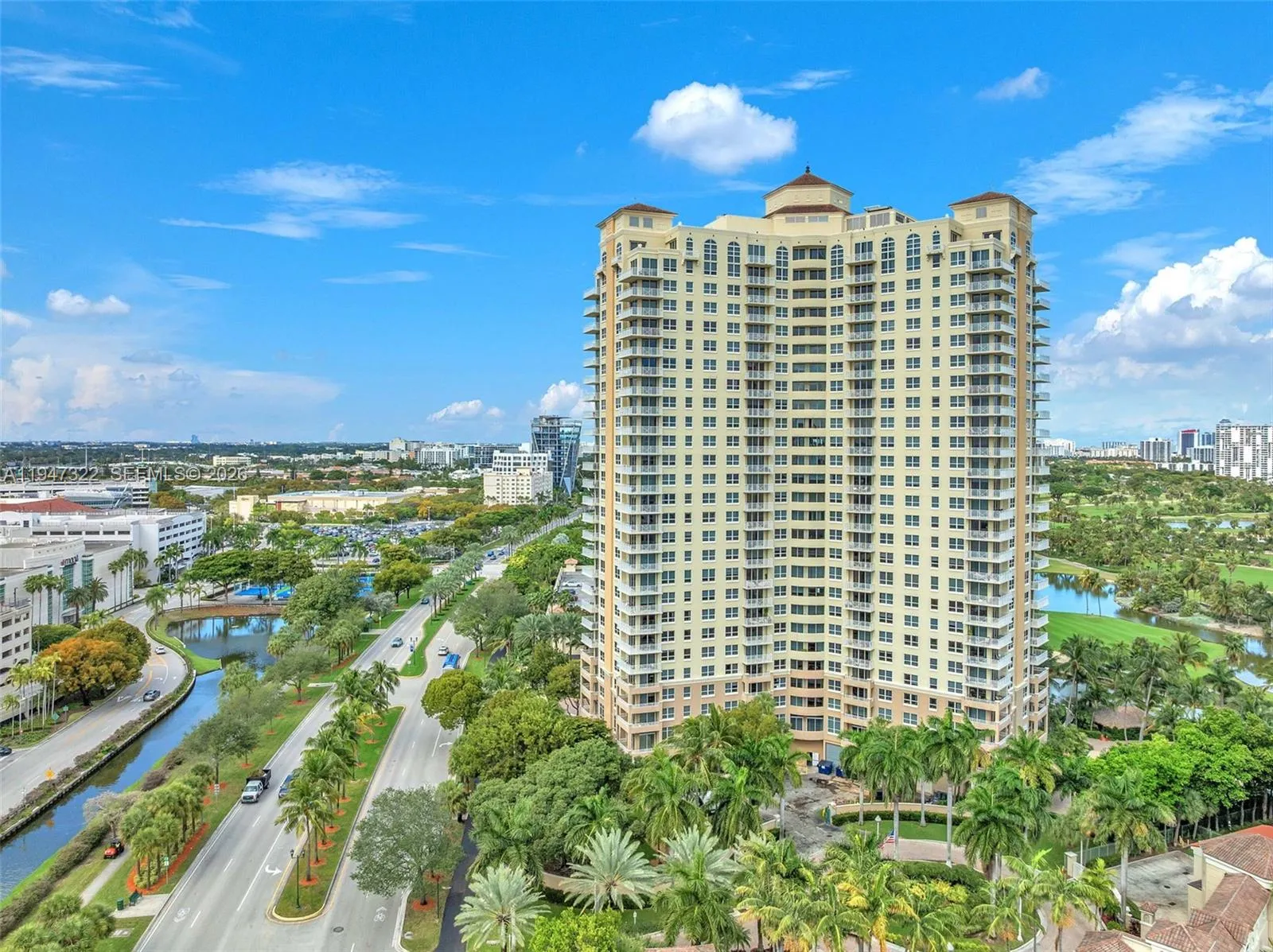 Foto de propiedad en 19501 W Country Club Drive 505, Aventura, FL 33180 Aventura con MLS# 