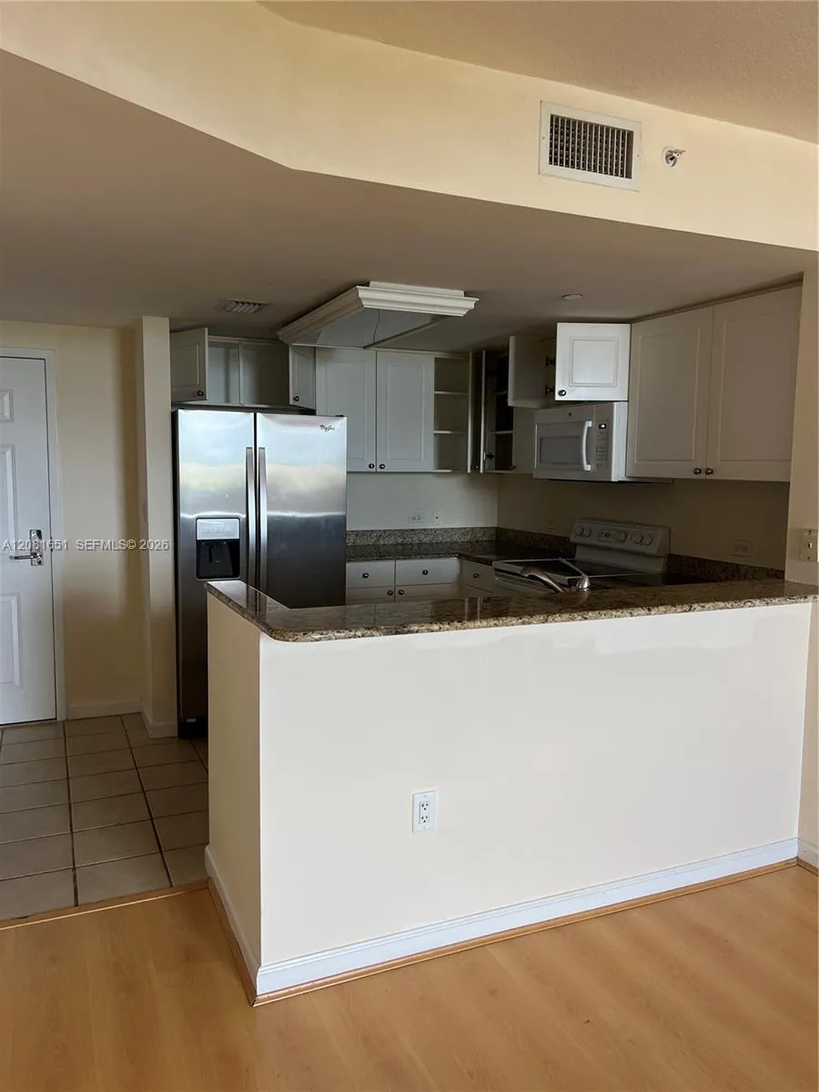 En Venta 19501 W Country Club Drive 611, Aventura, FL 33180, Aventura, FL 33180