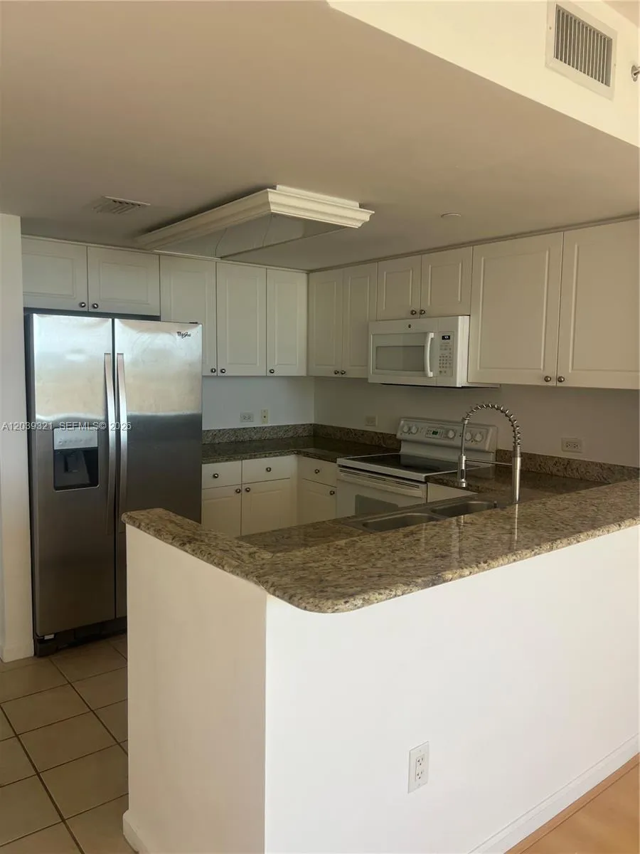 Foto de propiedad en 19501 W Country Club Drive 611, Aventura, FL 33180 Aventura con MLS# 