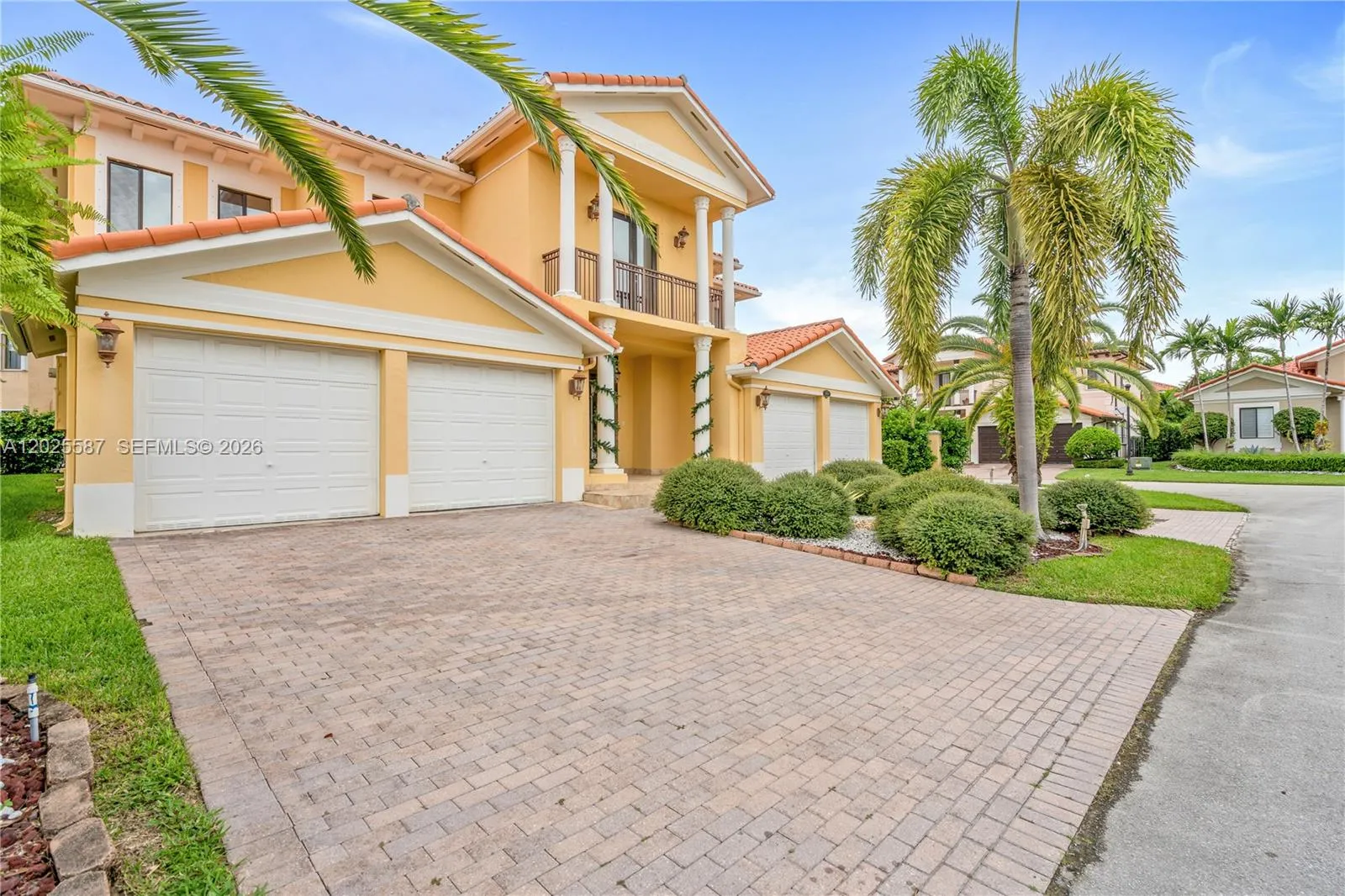 Foto de propiedad en 19508 SW 79th Court, Cutler Bay, FL 33157 Cutler Bay con MLS# 