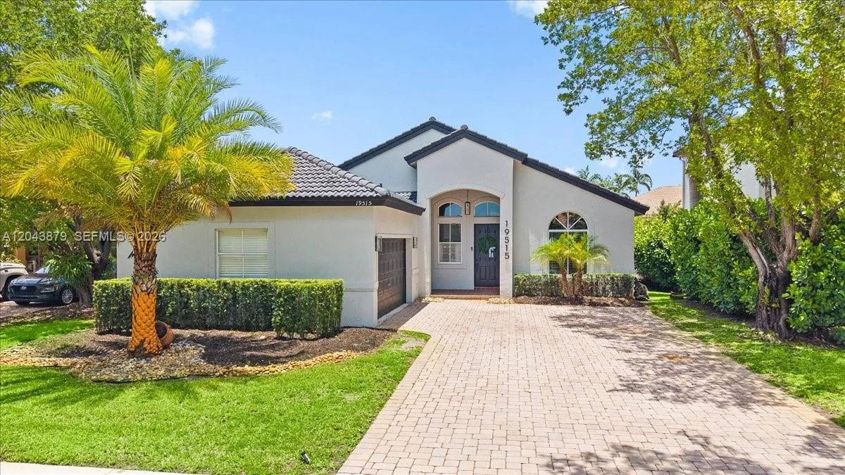 Foto de propiedad en 19515 SW 25th Court, Miramar, FL 33029 Miramar con MLS# 