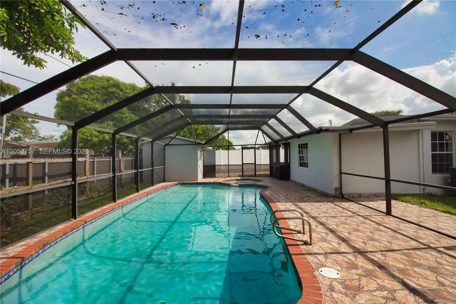 Foto de propiedad en 19522 NW 37th Court, Miami Gardens, FL 33055 Miami Gardens con MLS# 
