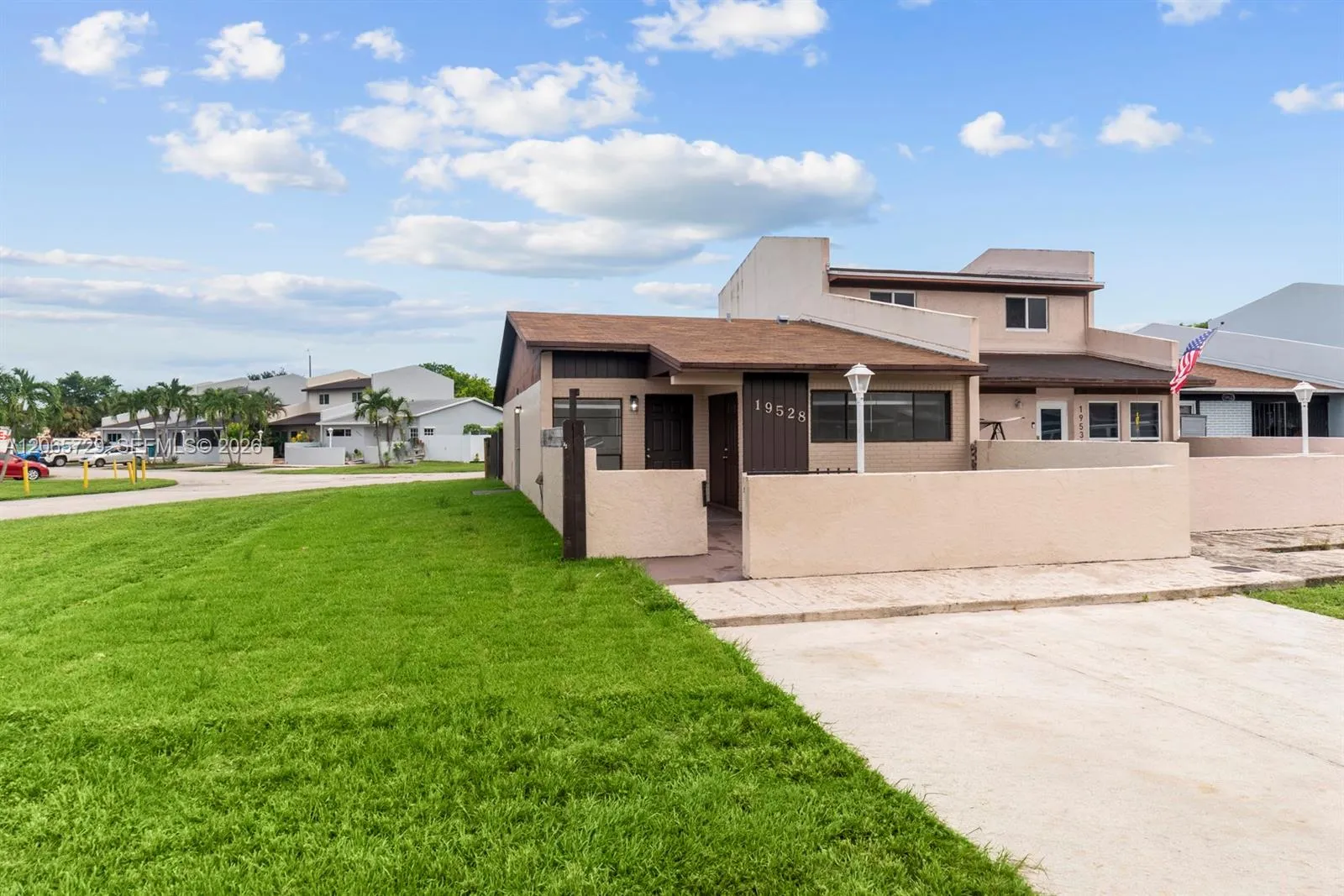 Foto de propiedad en 19528 NW 55th Cir Place 19528, Miami Gardens, FL 33055 Miami Gardens con MLS# 